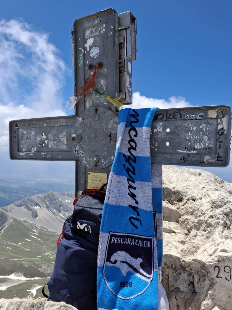 Sciarpa del Pescara sul Corno Grande